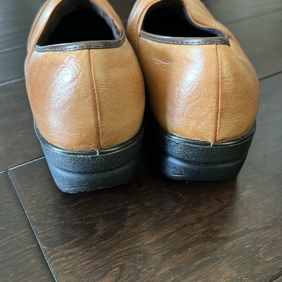 Easy street slip resistant brown slip on 9 - Picture 6 of 11